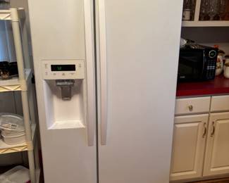 Kenmore Refrigerator. Works great!