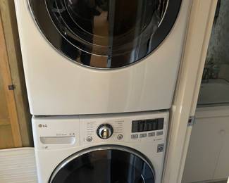 Stackable washer and dryer 