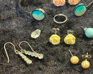 Vintage Jewelry = numerous lots