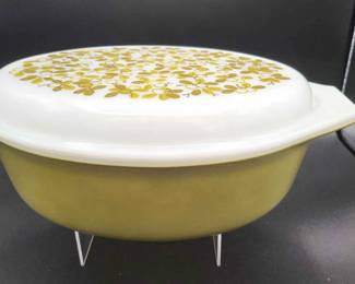 Vintage Pyrex Verde Green Covered Oval 21 2 Quart Ovenware Casserole Dish