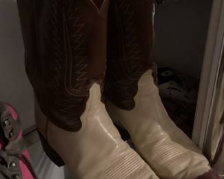 Wingtip cowboy boots