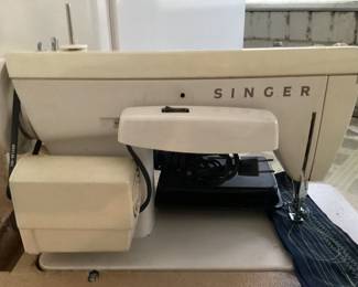 Vintage singer, sewing machine