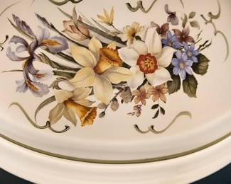 Oil Lamp Style Desk Lamp With Floral Design 