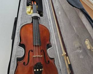 Violin Picture 1 of 2