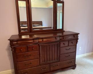 Dresser w/Mirror