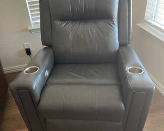 Reclining chair with cup holders