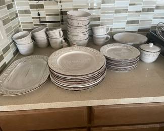 Pfaltzgraff Trellis White 36 pc dishware