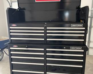 Craftsman Rolling Tool Chest - Keys are included