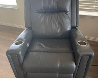 Reclining chair with Cupholders