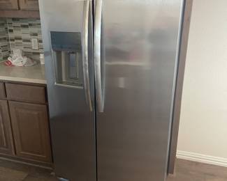 Frigidaire side by side refrigerator 