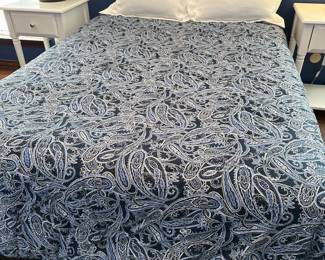 Double bed + linens