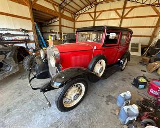 ANTIQUE CHEVROLET CAR