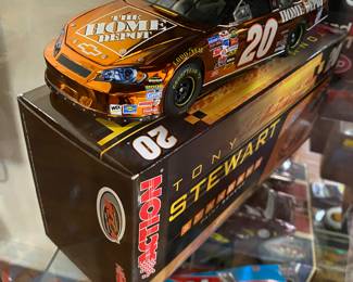 Tony Stewart
2006 Action / Lionel RCCA 1:24 CWC
#20 Home Depot 2006 Chevy Monte Carlo - Color Chrome (#63 / 160)