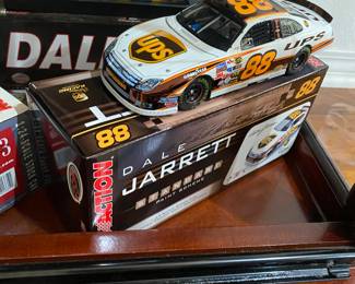 Dale Jarrett 2006 Action / Lionel Elite 1:24 CWC #88 UPS 2006 Ford Fusion