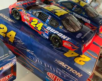 Jeff Gordon 
2004 Action / Lionel ARC 1:24 CWC
#24 DuPont 2004 Chevy Monte Carlo (22716)
