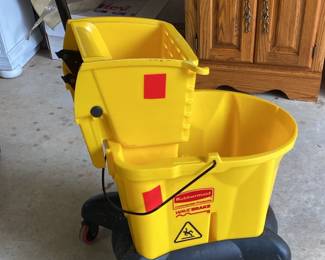 Rubbermaid Commercial Wave Brake Mopping System