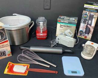 Vollrath Stock Pot, Kitchen Aid Chefs Chopper, Black Decker Mixer, Automatic Wine Opener And More