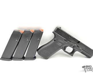 402  NEW Glock 17 9mm SemiAuto Pistol