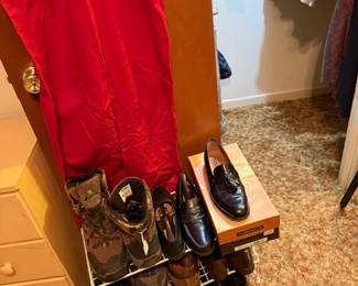 Men's shoes size 11 and vintage red jumper