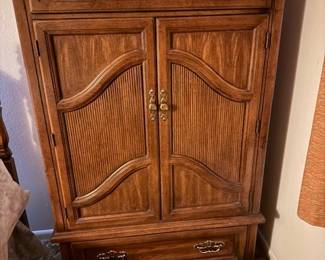 Dressers that matches other bedroom furniture pieces