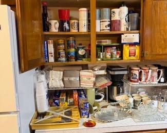 Many kitchen items