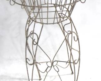 7136 - Metal Wire Planter - 35 x 20
