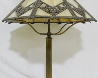 1456 - Bradley & Hubbard Antique Slag Glass Panel Lamp 25" Tall - Small piece is missing off shade - see photo You are buying a used as-is electric/electronic item. We do not guarantee all components are present, and if it is not expressly stated, it is untested.
