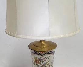 4246 - Asian Porcelain 32" Table Lamp You are buying a used as-is electric/electronic item. We do not guarantee all components are present, and if it is not expressly stated, it is untested.
