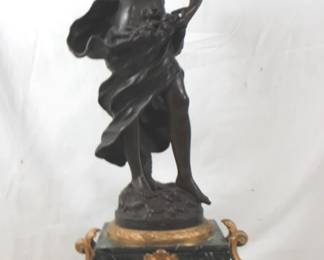7259 - Bronze Statue Marble Base Clock 23" x 13" x 7" You are buying a used as-is electric/electronic item. We do not guarantee all components are present, and if it is not expressly stated, it is untested.

