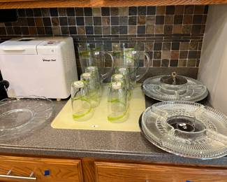 Bread machine, kitchen items