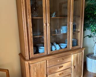 Broyhill oak lighted hutch. Nice clean lines.