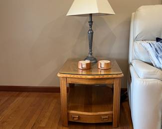 Pair of Mersman Waldron oak side table with glass protectors. Pair of accent lamps