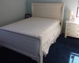 White QUEEN SIZE sleigh bed, like new condition with nightstand and Sertapedic Grandview mattress with NO STAINS. FOR SALE NOW! CALL CHRIS AT 386-405-1867