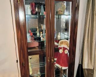 Lighted display cabinet 