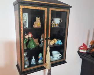 Hanging wall cabinet 