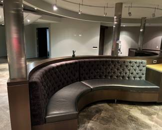 Rounded banquette