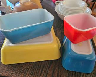 Pyrex in vibrant colors