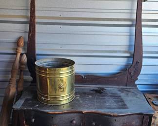 Victorian vanity, has mirror 