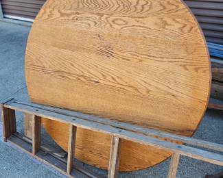 Oak table worh 2 leaves