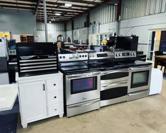 Stoves, Vanity's Tool Chests and Tubs Orlando Estate Auction