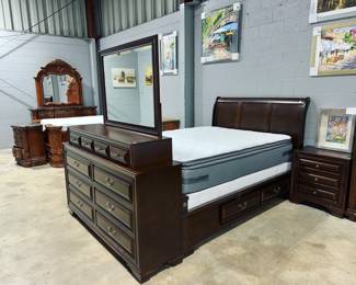 Queen Bedroom Suite Orlando Estate Auction