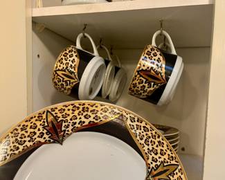 Atelier NY leopard porcelain for 8 from the 1980s