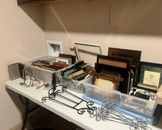 Frames
Plate stands