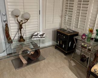 tables and deco style lamps