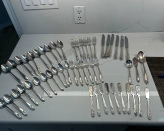 Holmes & Edwards 52 pcs INT Silverplate 