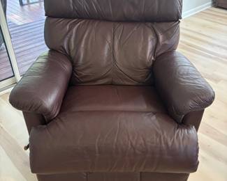 Brown LazyBoy Rocker/Recliner                                 37"w 31"D 41"T slight wear on back.