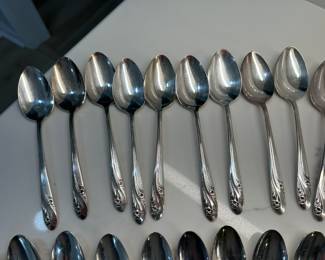 Holmes & Edwards 52 pcs INT Silverplate 