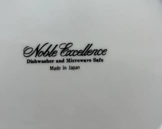 Noble Excellence 40 pcs service for 8
$ 150.00