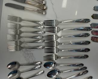 Holmes & Edwards 52 pcs INT Silverplate 