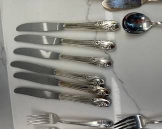 Holmes & Edwards 52 pcs INT Silverplate 